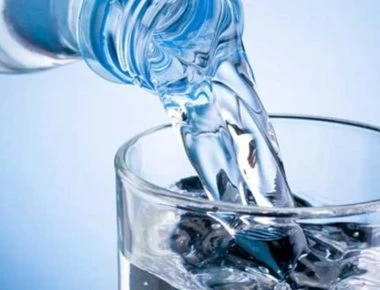 Πόσο νερό χρειάζεται ο οργανισμός μας το καλοκαίρι;